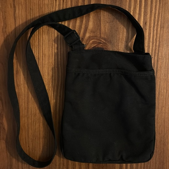 KAVU Keeper Semi Padded Sling Canvas Crossbody Black Bag - Picture 5 of 6